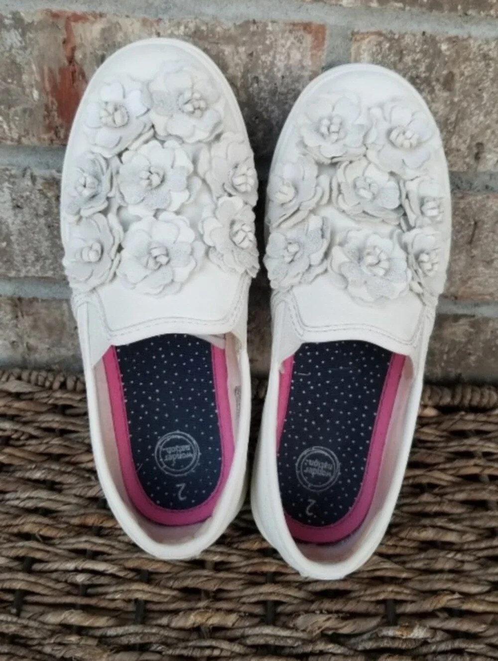 Big Kids' WHITE Leather-Like Sneaker (Girls Sz 2) Tennis Shoes W/ Floral Accent